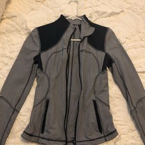 Lululemon size 4 jacket